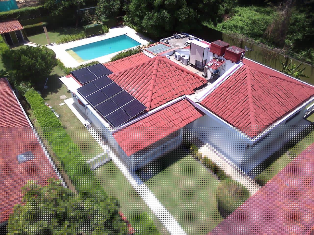 Instalación de paneles solares Sonne Group en espacios residenciales